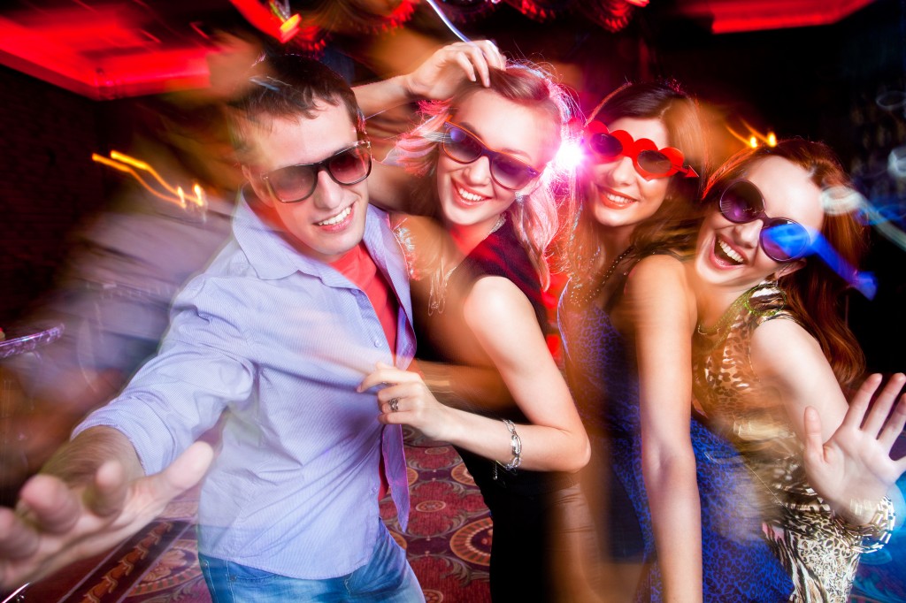 vrouwen versieren in de club/tijdens uitgaan of disco