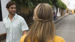 vrouwen versieren op straat